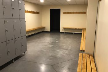 Un espace vestiaire idéal pour se changer avant la pratique du Fitness au sein de la salle de sport Espace Forme Aurillac