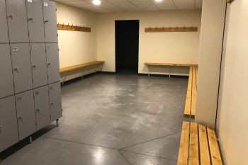Un espace vestiaire idéal pour se changer avant la pratique du Fitness au sein de la salle de sport Espace Forme Aurillac